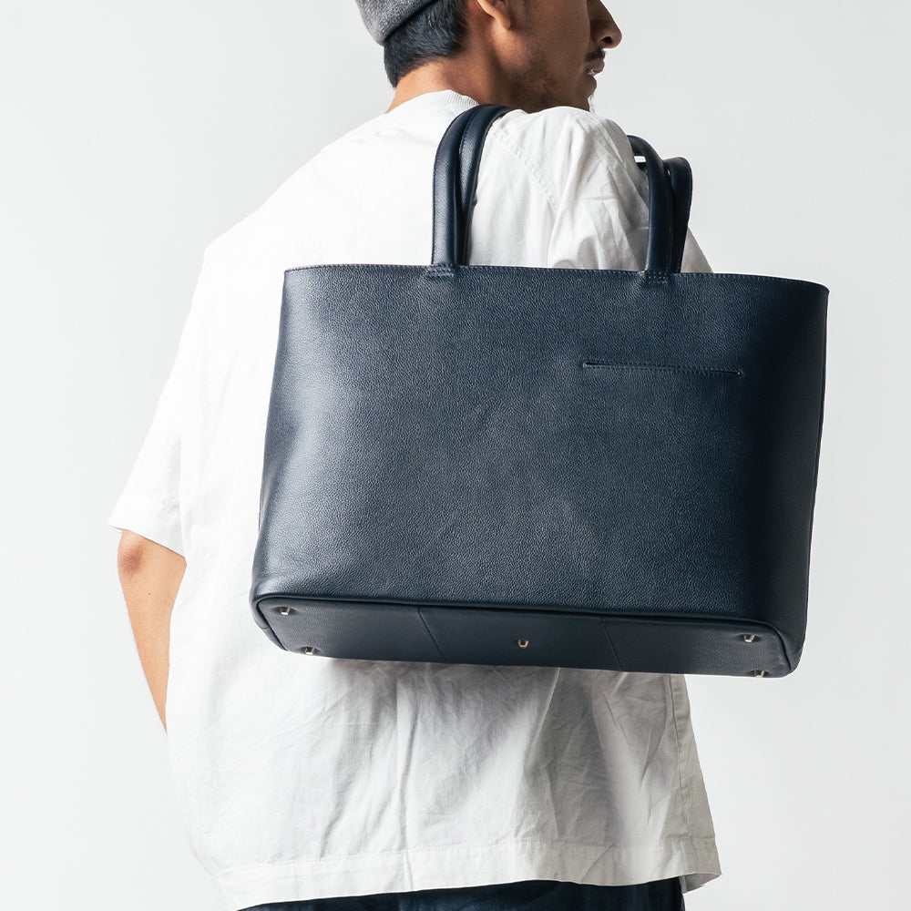 シュリンクレザー シンプル スマホポケット付き本革トートバッグ