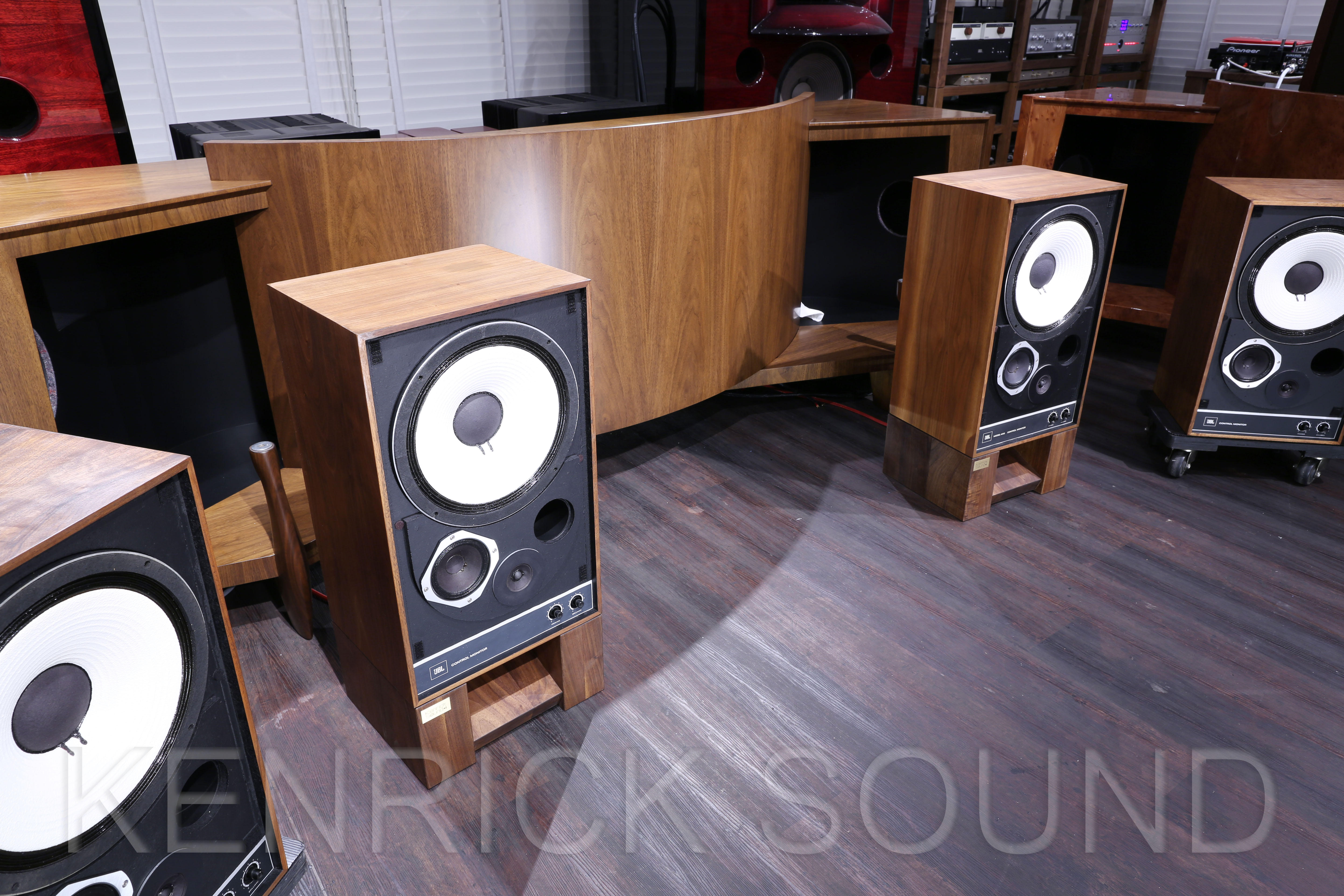 JBL 4310WX シリーズ唯一のオールアルニコ ウォールナットモデル