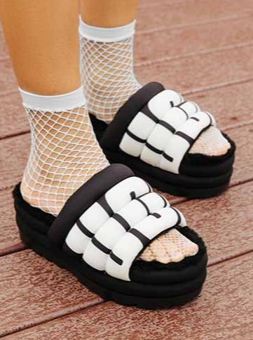 UGG Maxi Slide Logo – Kelley Cawley