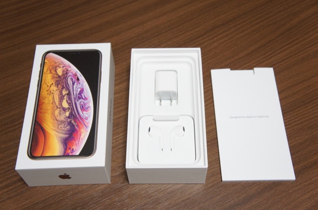 iPhone XS」開封の様子を写真で確認。新色ゴールドはギラつかず