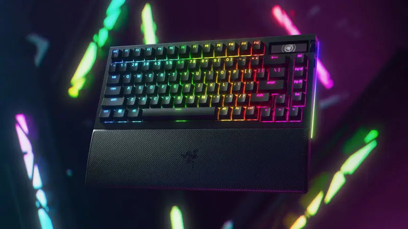 BlackWidow V4 75% Pro」ホットスワップ対応の洗練された基盤とOLEDの