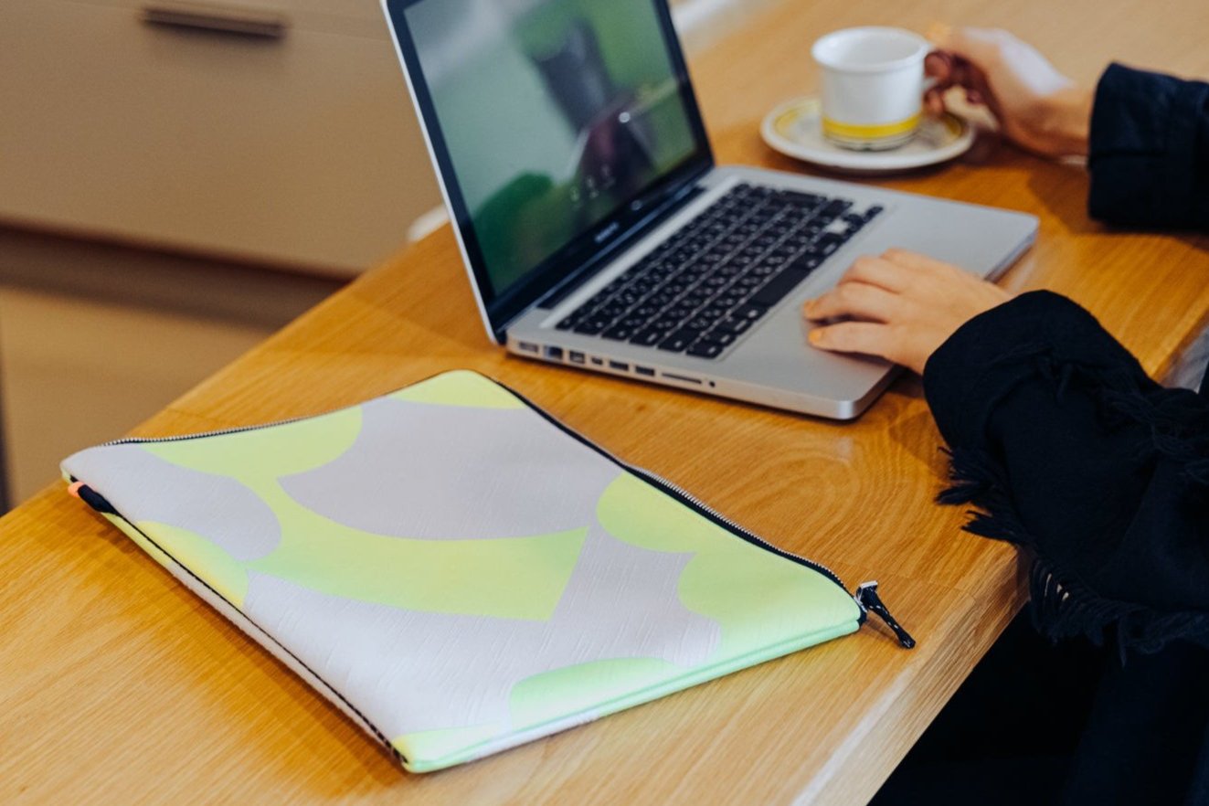 LAPTOP- ノートパソコンケース col:イエロー – POLS