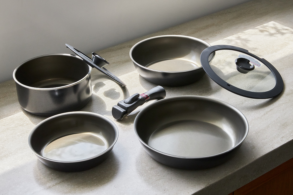 SURUTTO 20cmフライパン 単品》200万回の耐摩耗性試験をクリアした