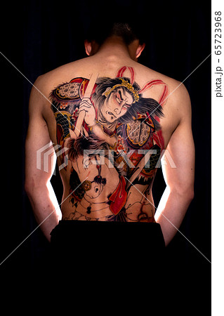 刺青の入った背中 日本伝統刺青の写真素材 [65723968] - PIXTA