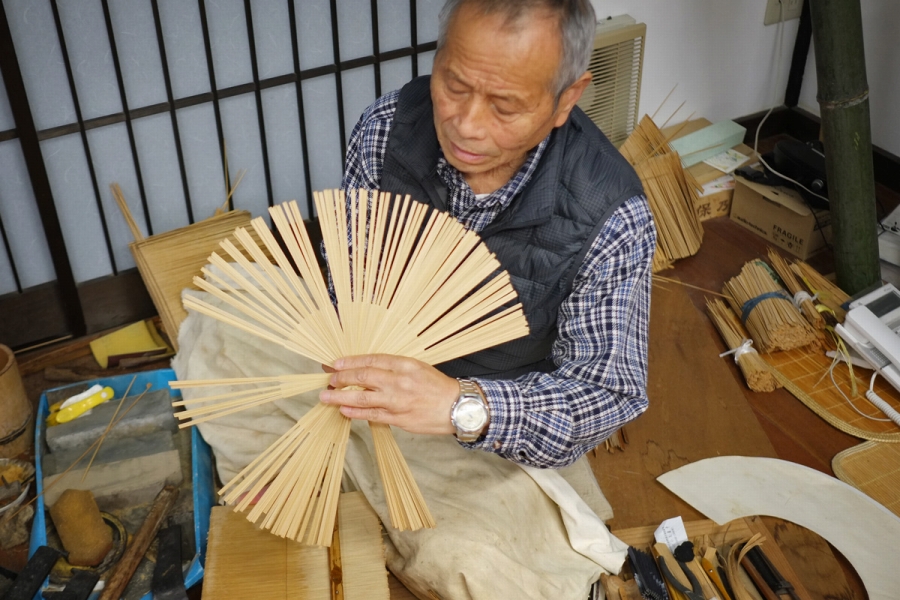 京扇子を陰で支える高島の扇骨｜TABITOTE