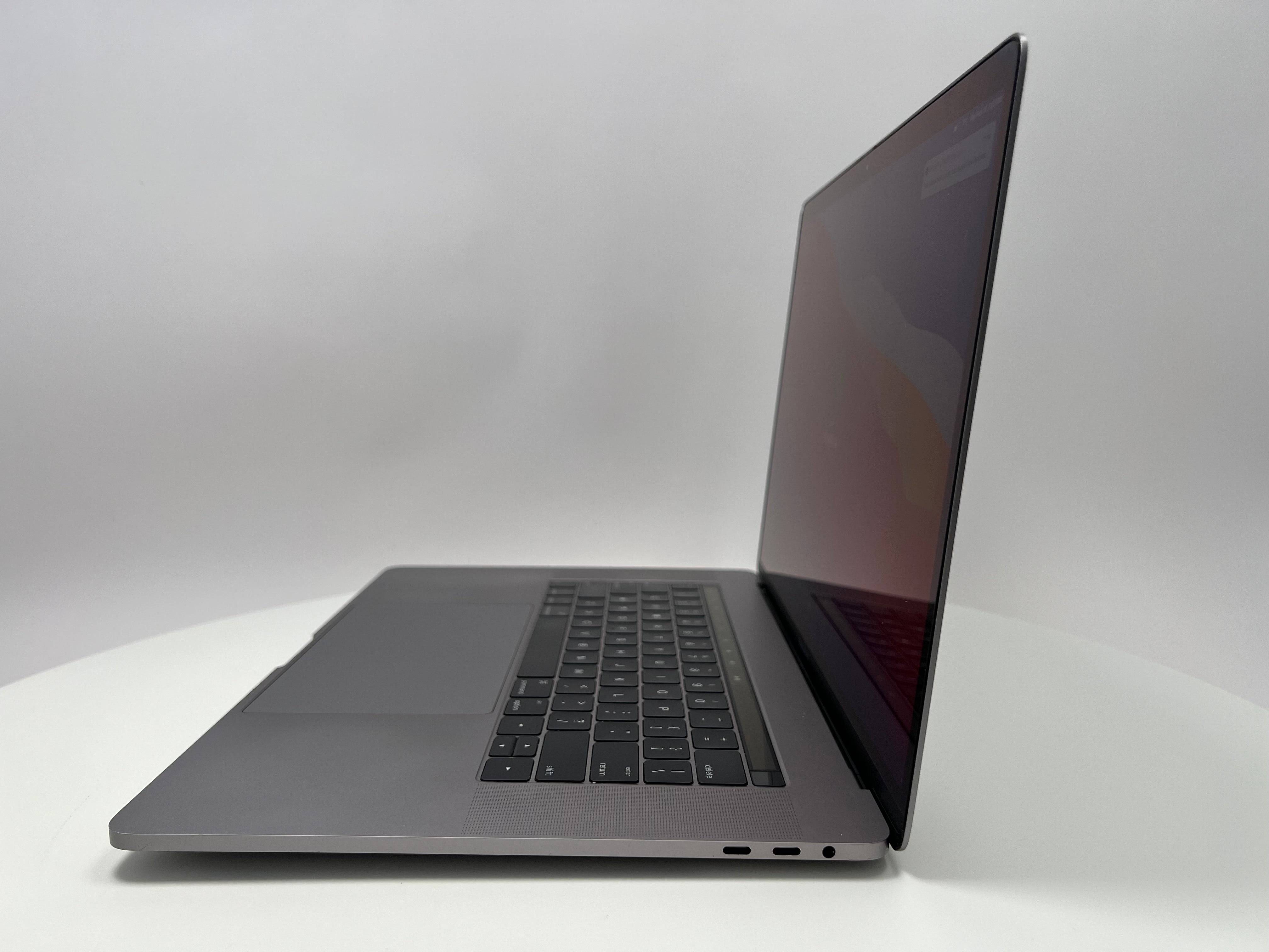 2016 MacBook Pro 15-inch i7 – 16GB RAM 512B SSD Silver | Techable