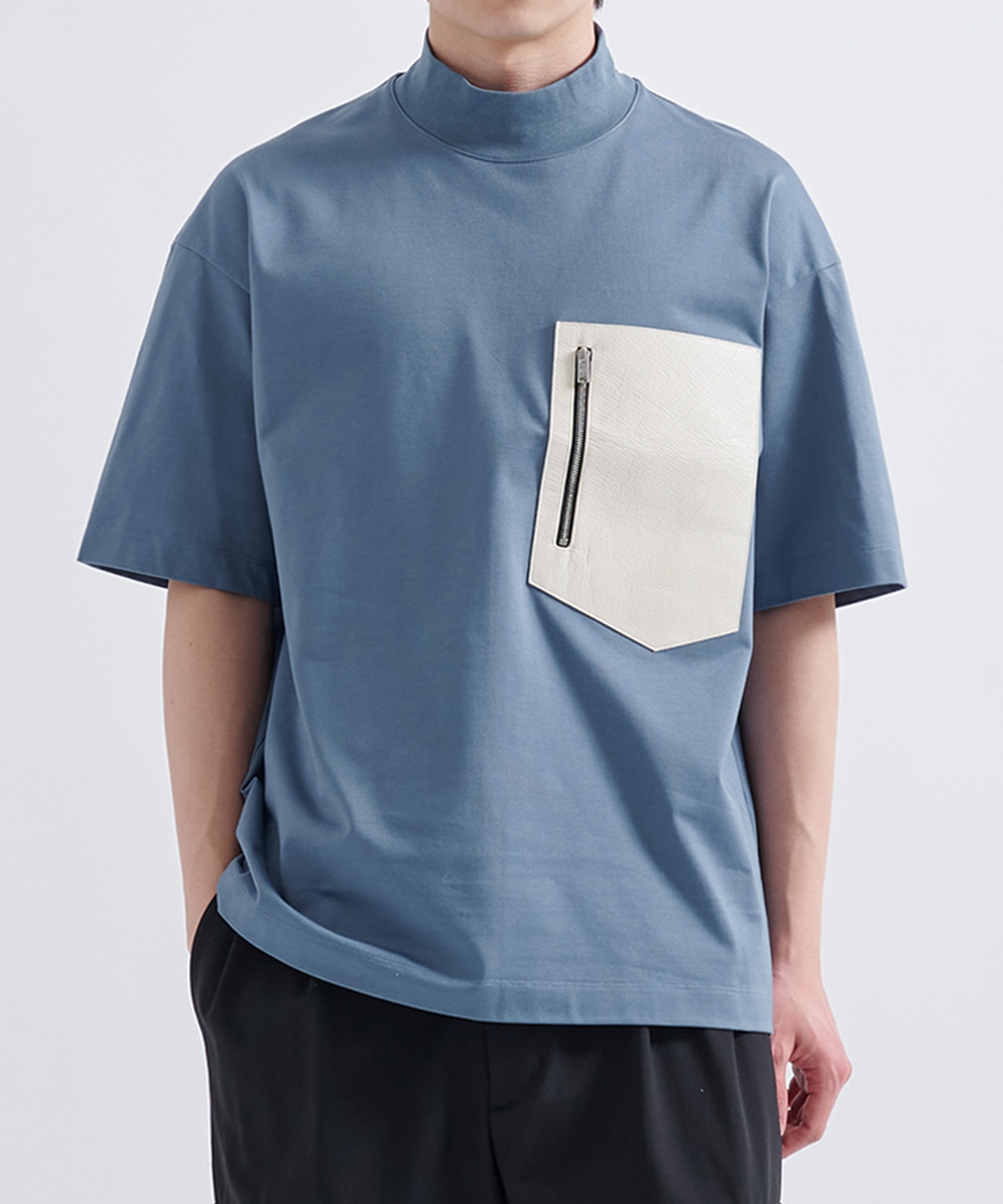 Mockneck QualiTEE With Washable Leather Pocket | THE TOKYO