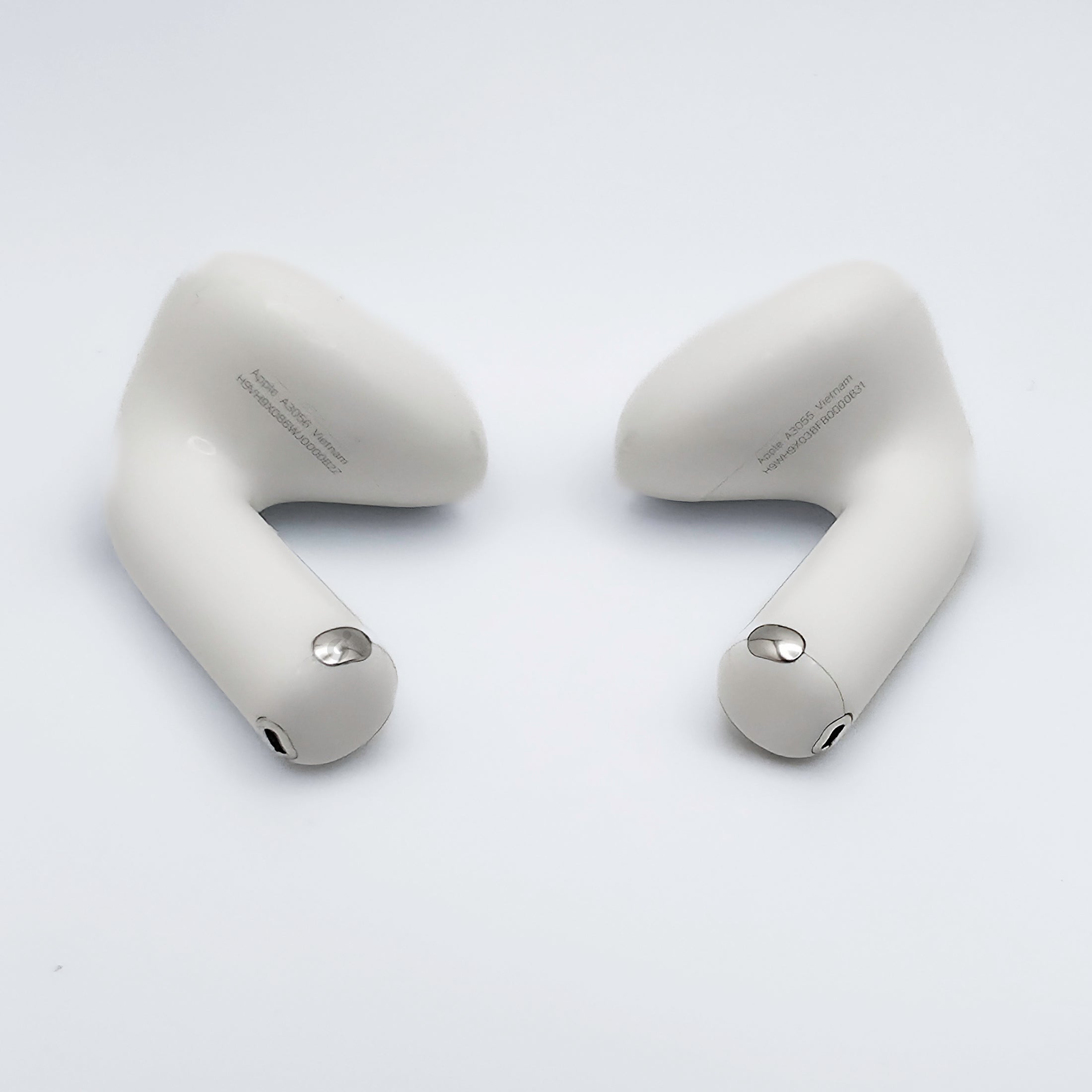 Apple AirPods 4 – TheRightOne