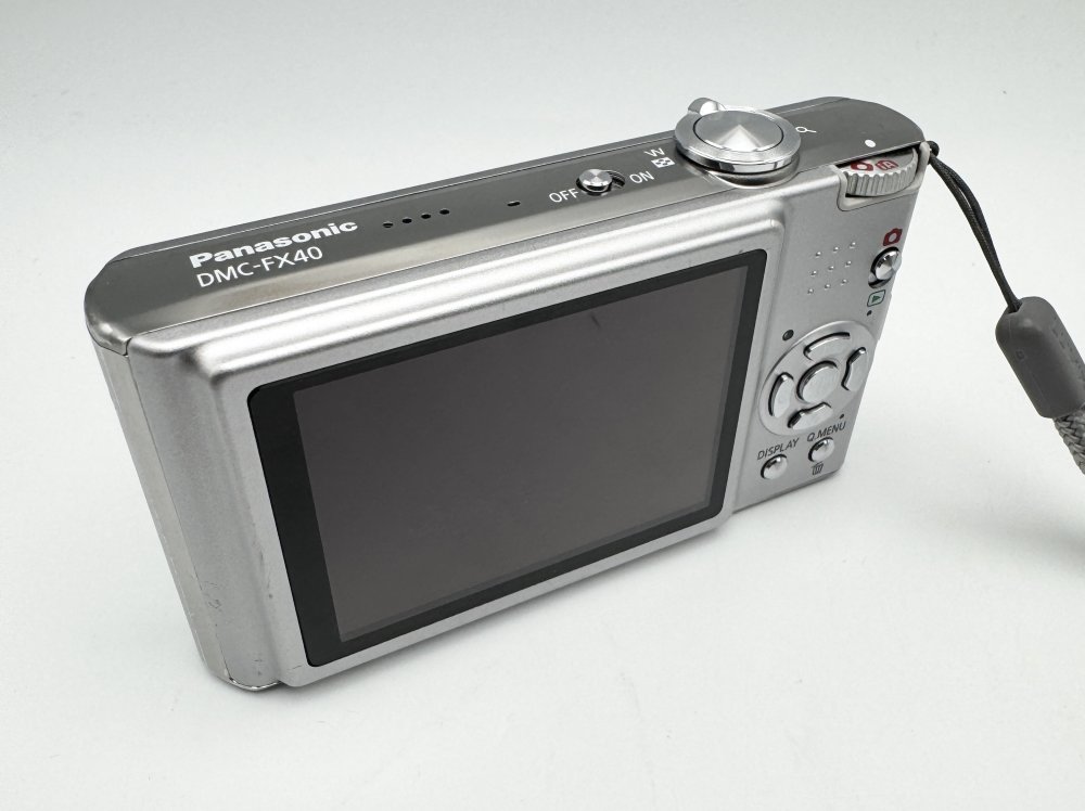 パナソニック デジカメ LUMIX DMC-FX40 シルバー 12メガピクセル