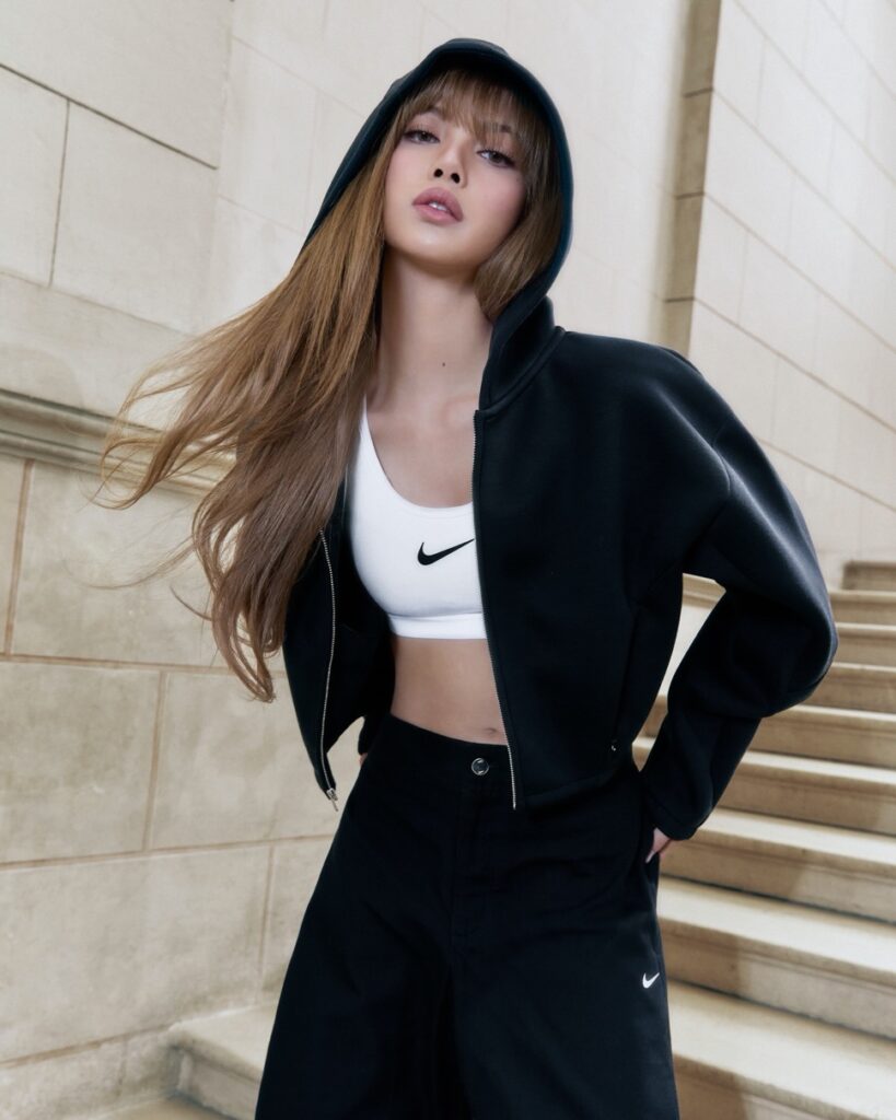 BLACKPINK LISA が Nikeファミリーに加入 | UP TO DATE