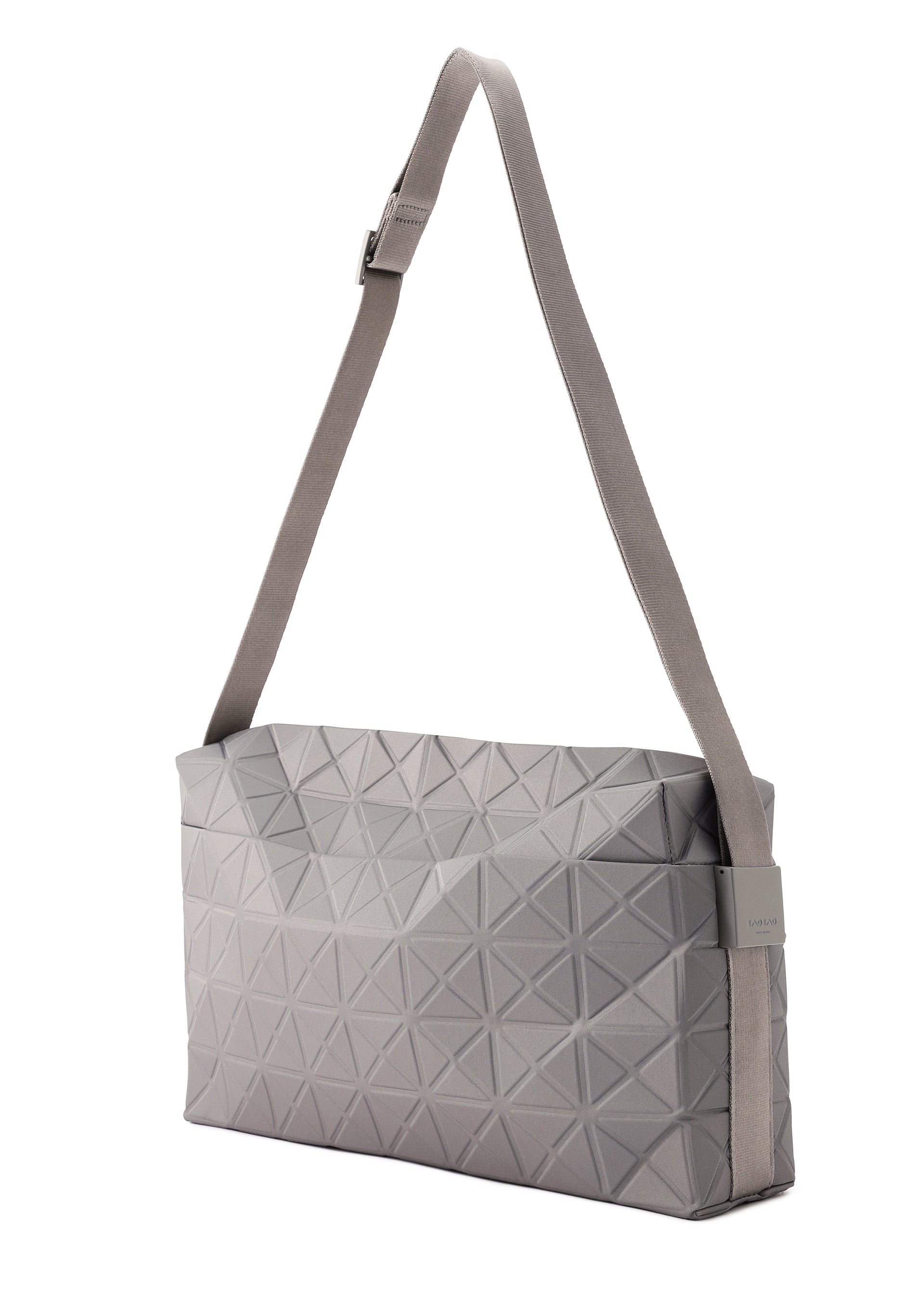 TRACK – ISSEY MIYAKE ONLINE STORE