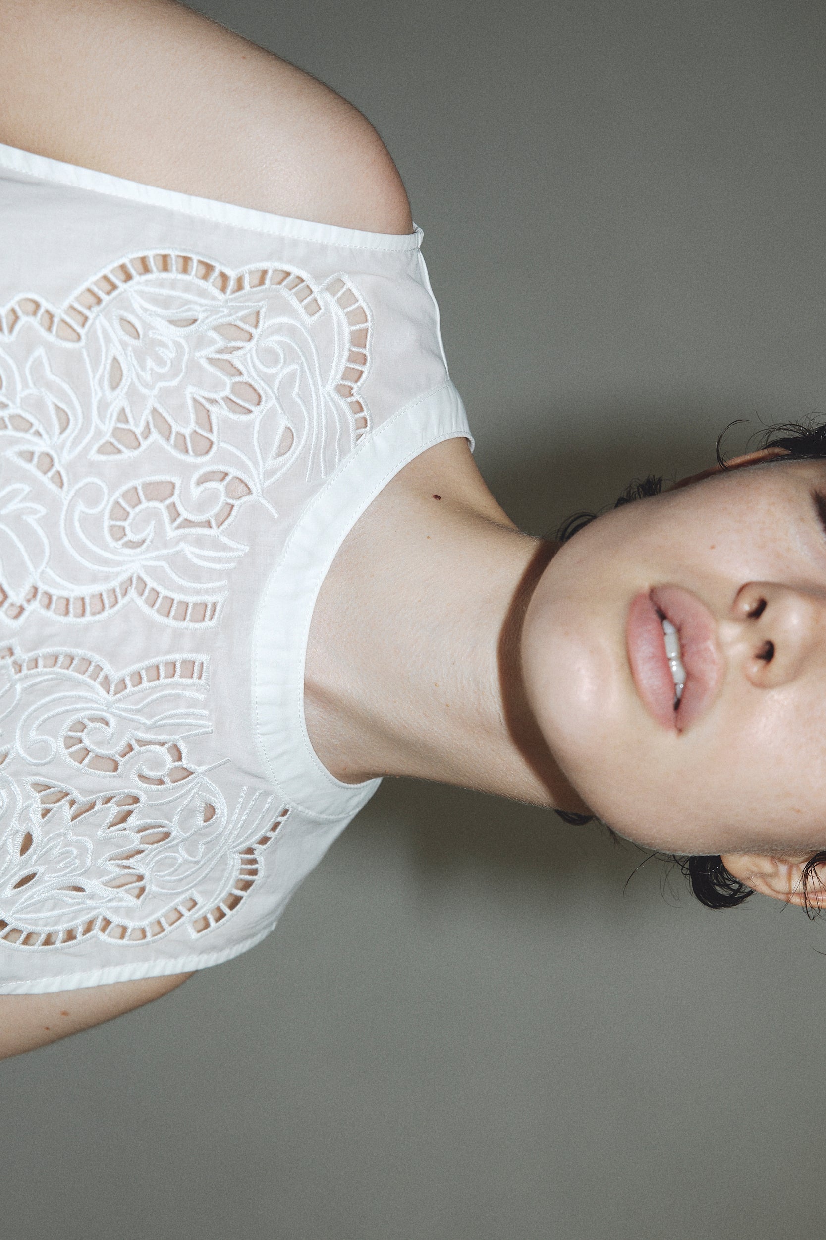 Scallop embroidery blouse – Venica