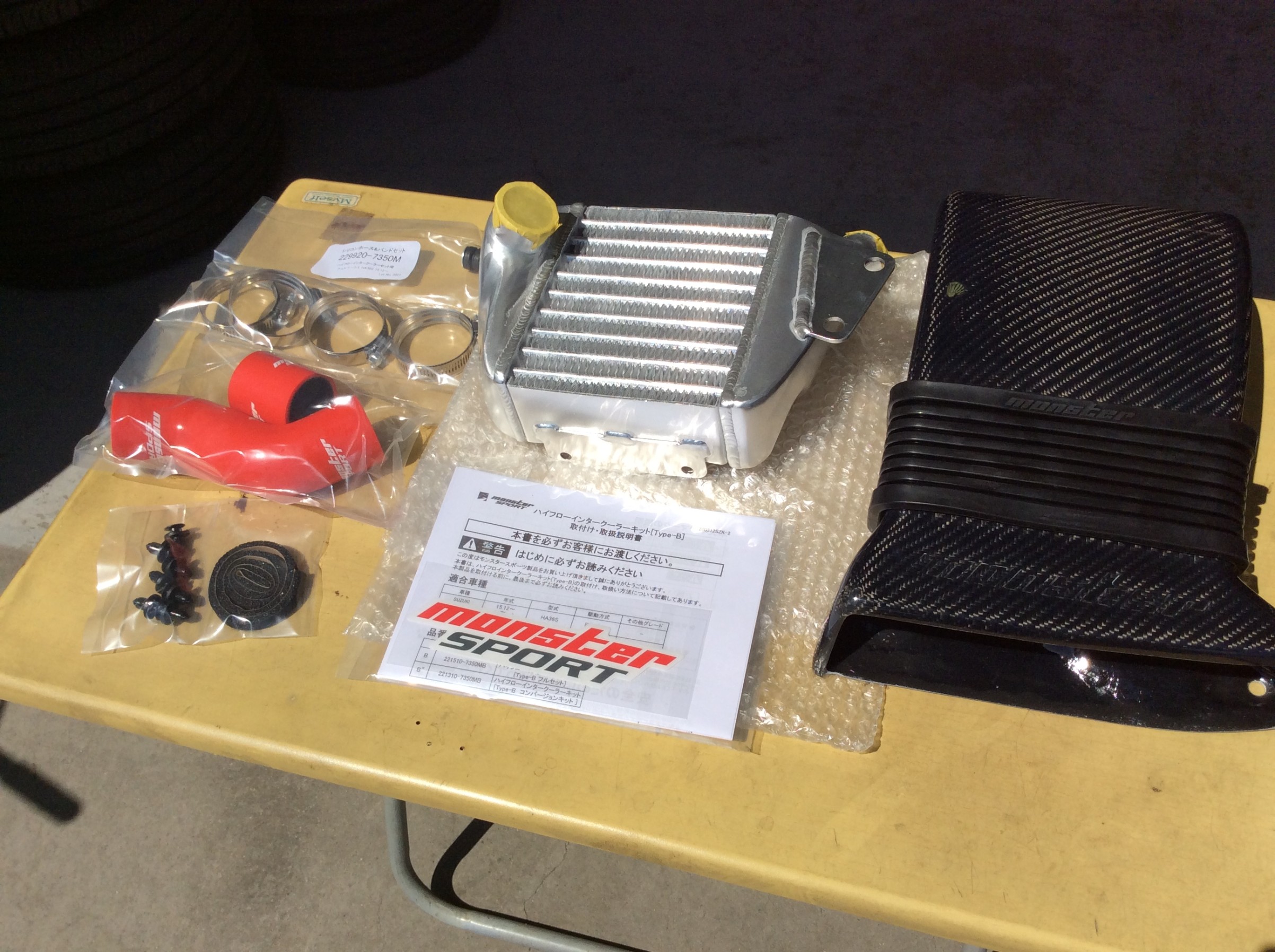 アルトワークス4WD HA36S インタークーラー取り付けます