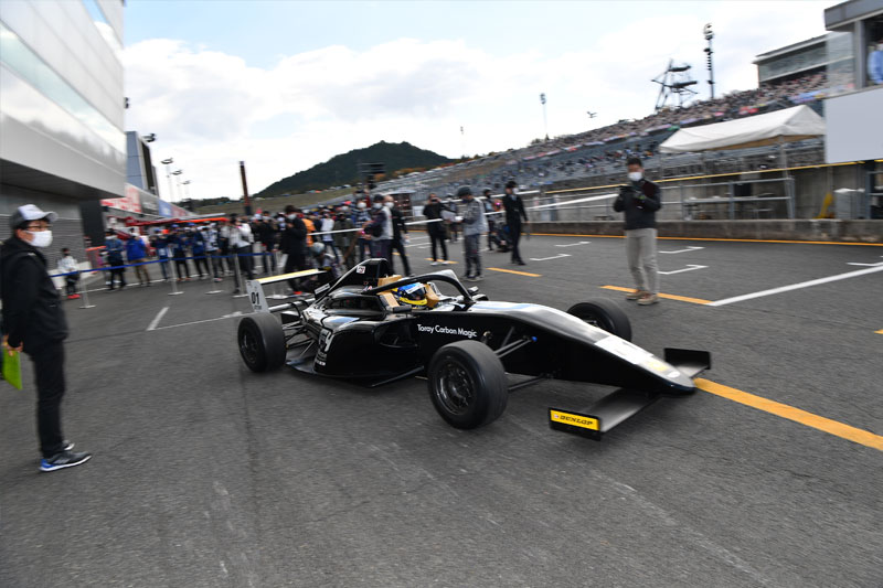 次世代FIA-F4マシン「MCS4-24」を初公開しました | 東レ・カーボンマジック