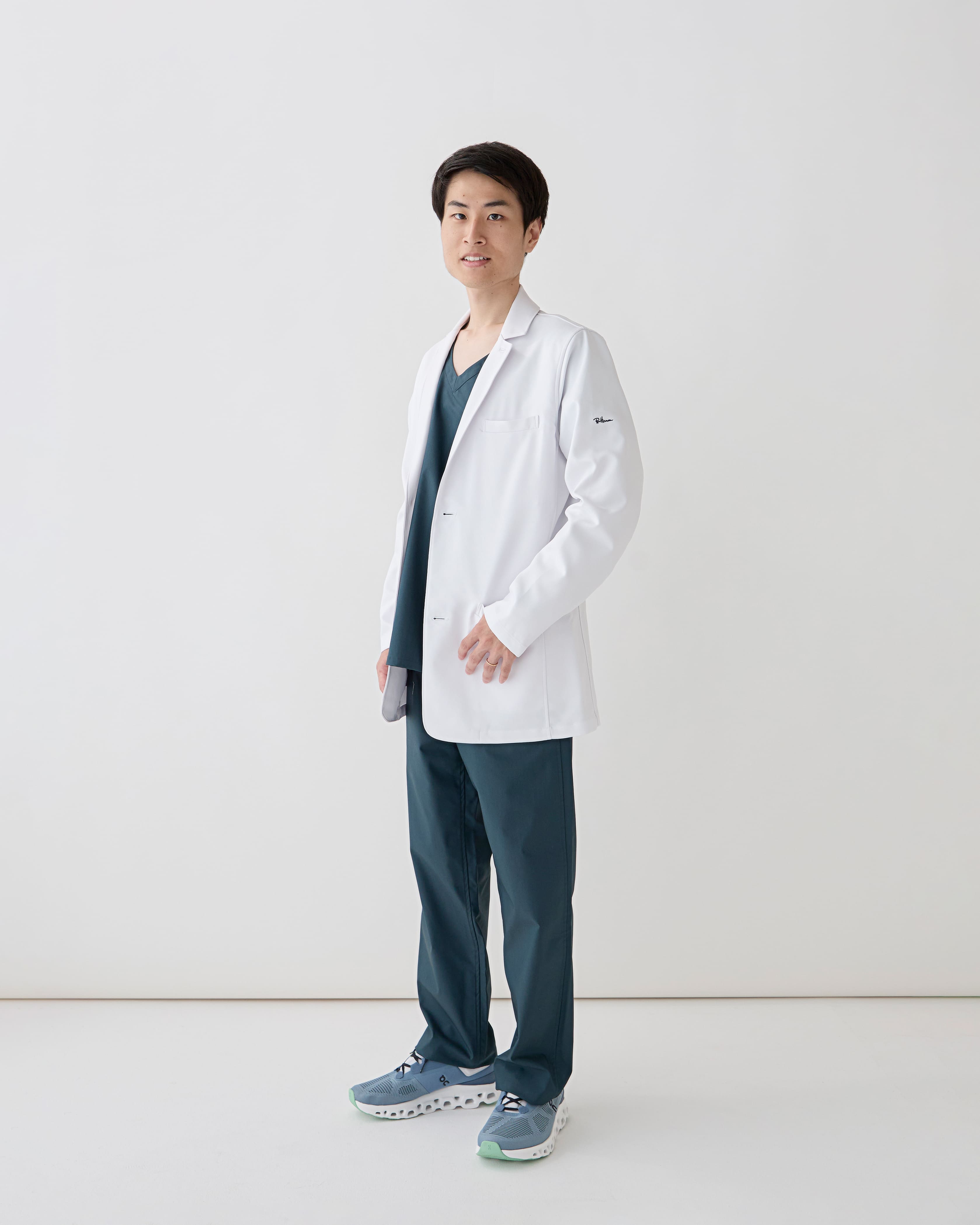 スタッフコーデ特集】 Ron Herman 2024 白衣・スクラブ | おしゃれ白衣