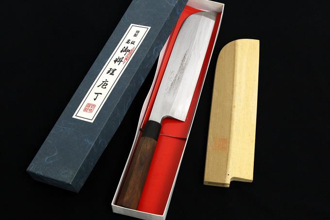 鉄剱良政) 鎌型薄刃包丁 八寸 245mm 霞 紋鍛錬 水牛八角柄 白鞘・箱付