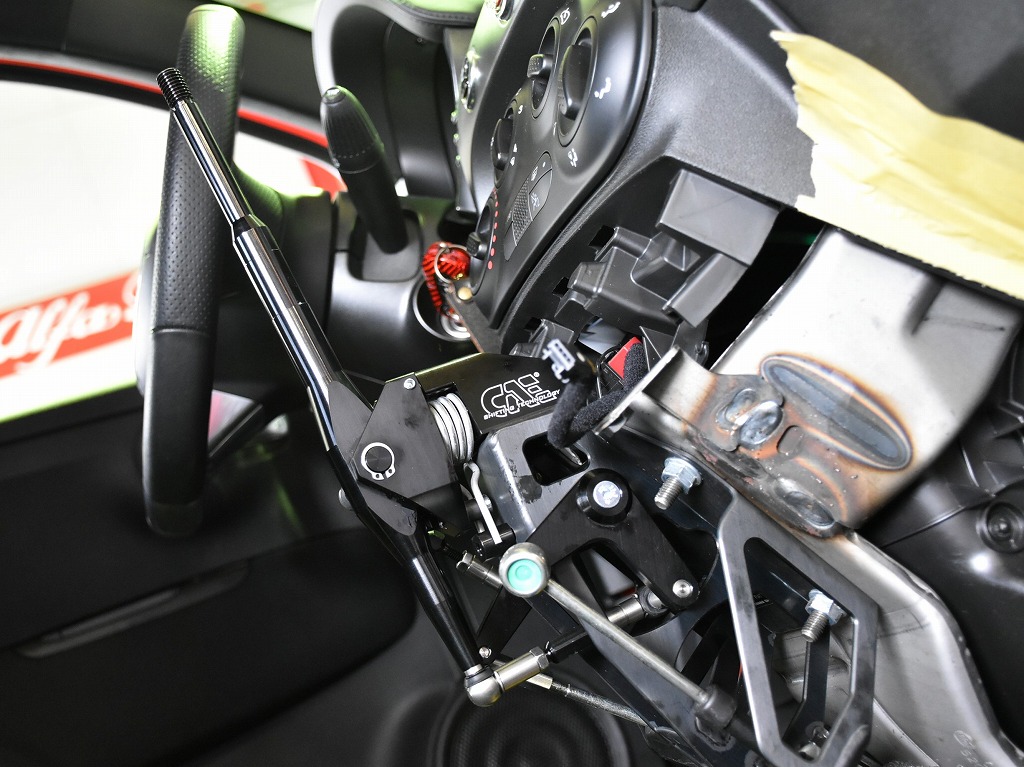 595 PISTA に CAEウルトラシフターのお取付け。 | カスタム事例