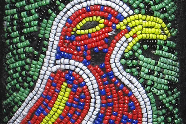 ビーズマスク<アフリカの仮面(木彫り)：アフリカ雑貨アザライ