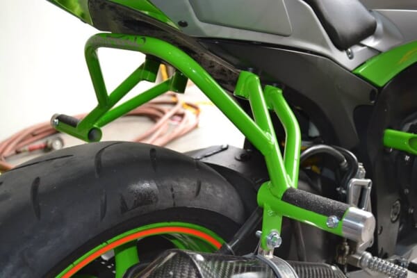 ZX-6R (13-22) デザインが美しいIMPAKTECH製 サブケージ｜AxxL