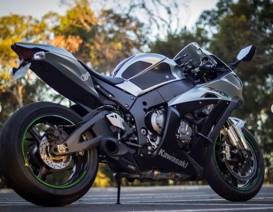 ZX-10R(16-20) MOTOGPのようなカッコいいマフラー！｜AxxL