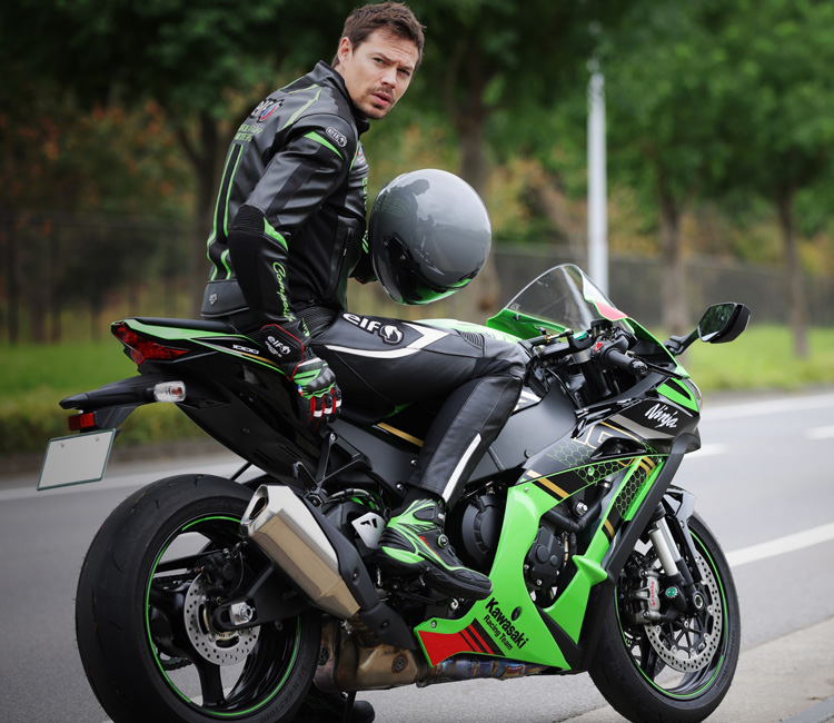 グリーンカラーモデル スペシャルコンテンツ | elf footwear