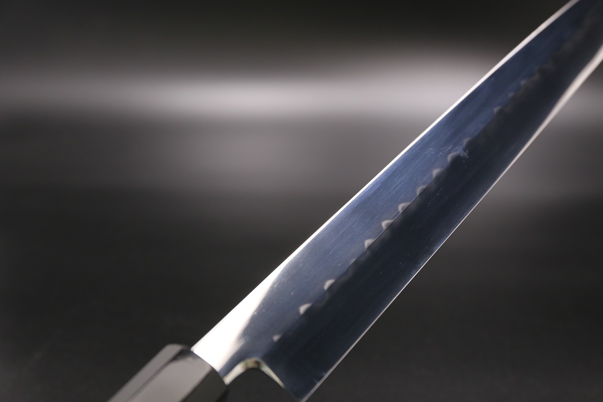 柳刃 白鋼 330mm 油本焼 表鏡面 波浮かし 黒檀柄 鞘付き 白木健一作