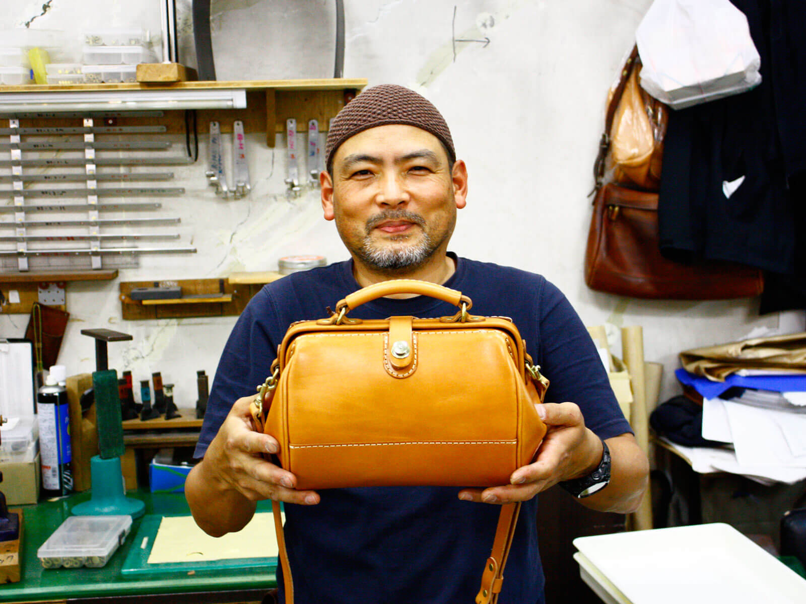 仙台店発の新作、雫マチ口枠ショルダー(CW-12)！！｜革鞄・革小物の