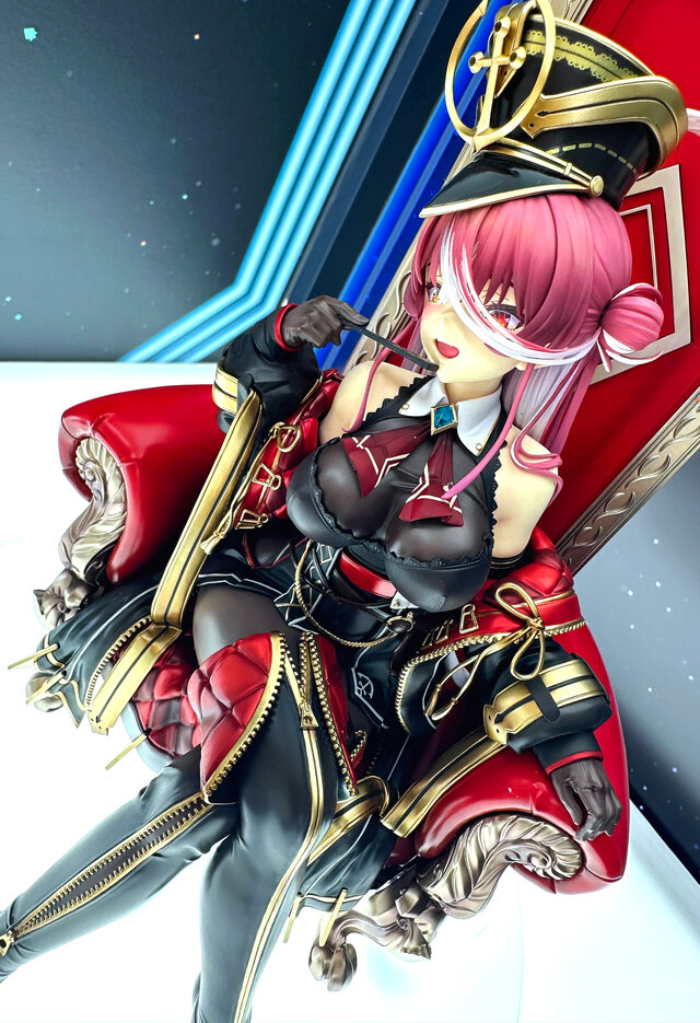 大人の色気ムンムン！ホロライブ・マリン船長が「三十路衣装Ver.」で