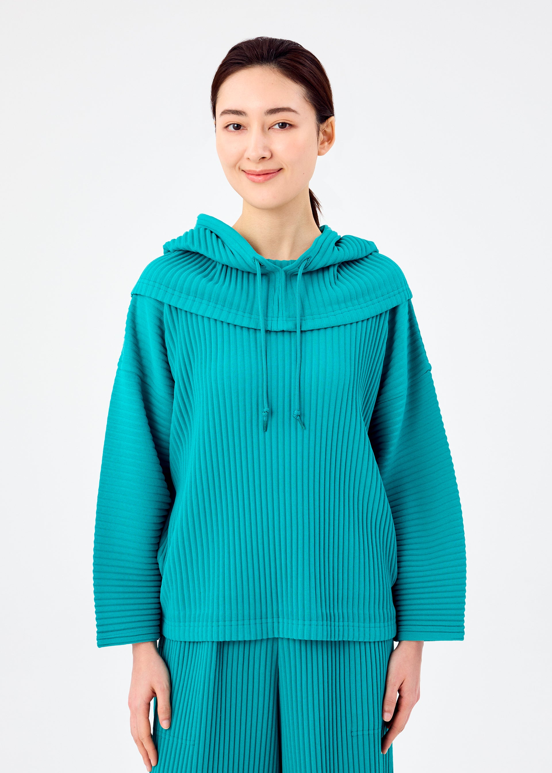 SWEATS PLEATS HOOD – isseymiyake.com