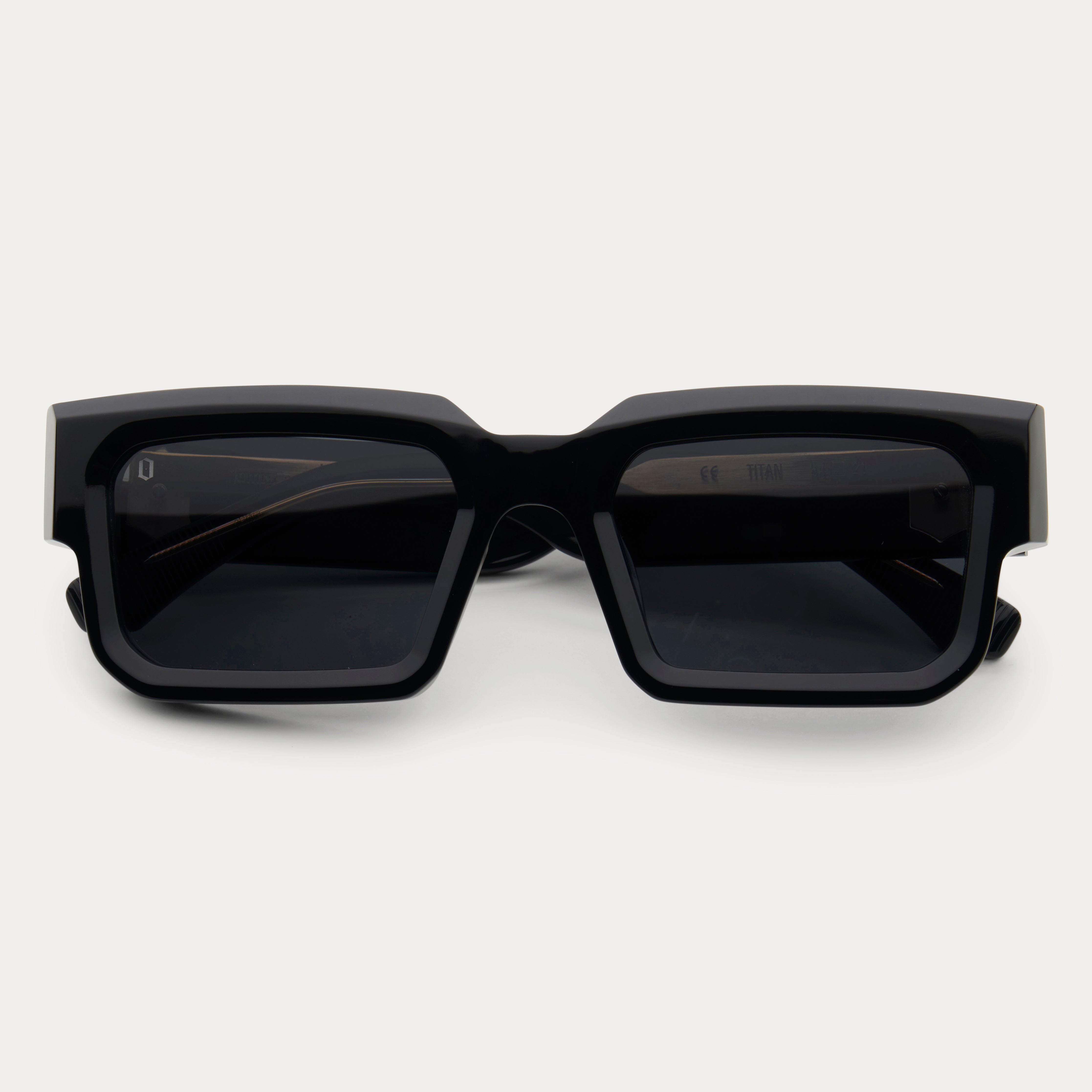 BLACK TITAN – JAMES ORO