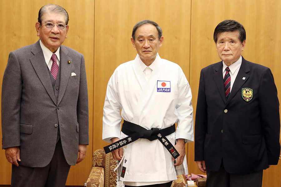 菅義偉 総理大臣 色紙「意志あれば道在り」 前内閣総理大臣 菅義偉