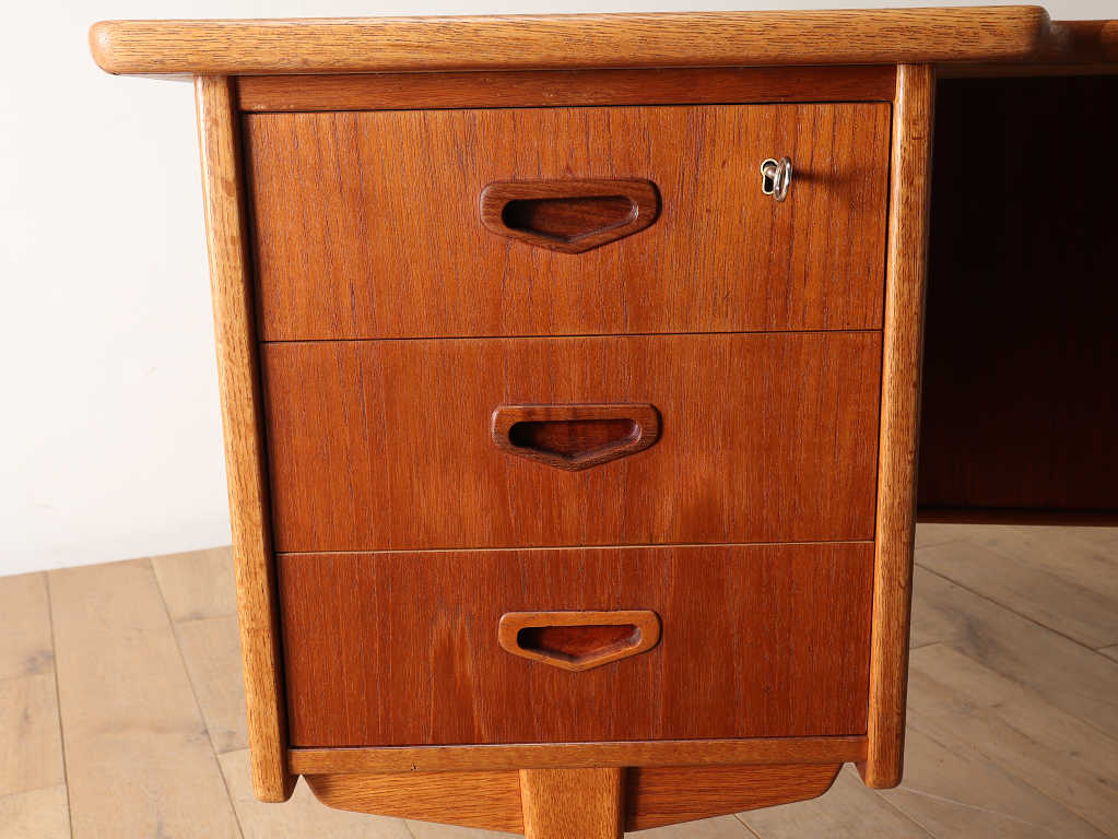 GORAN STRANDデスク | ロイズ・アンティークス | ヨーロッパの