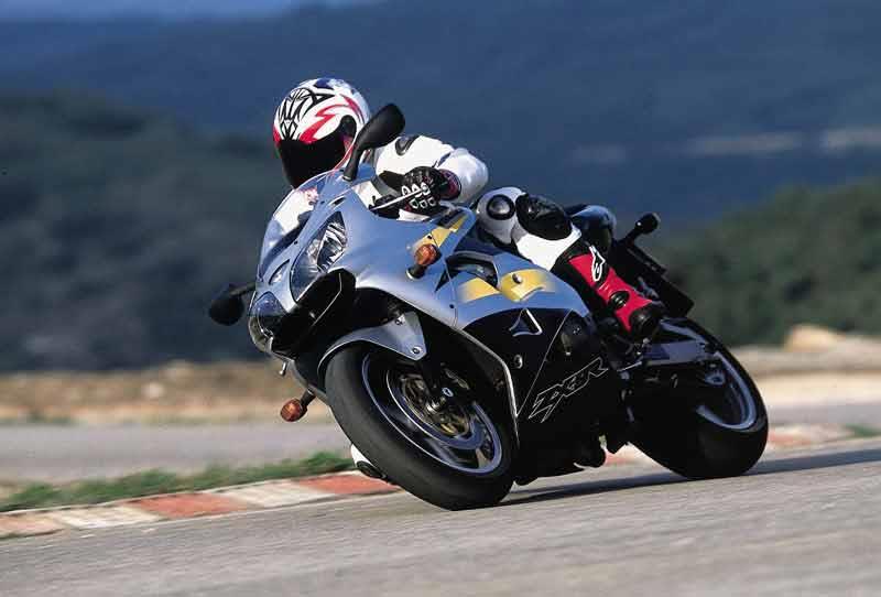 Kawasaki ZX9R (1994-2002) Review | Speed, Specs & Prices