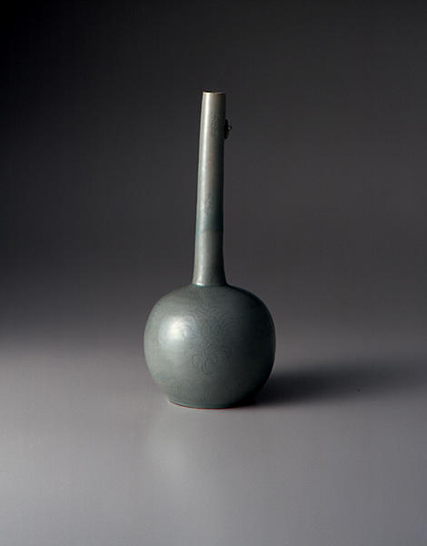 青磁陽刻蓮花文鶴首瓶 - MIHO MUSEUM