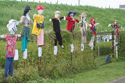 案山子が稲穂を守ります - 日産スタジアム（新横浜公園）スタッフブログ