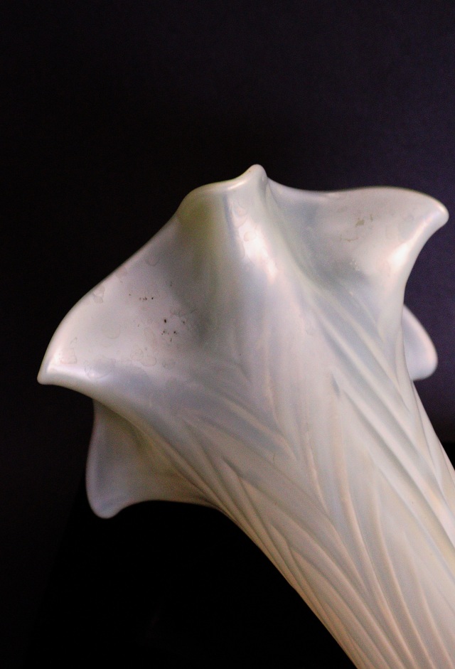 オパルセントガラスのフラワーベース アンティーク Antique Sam's