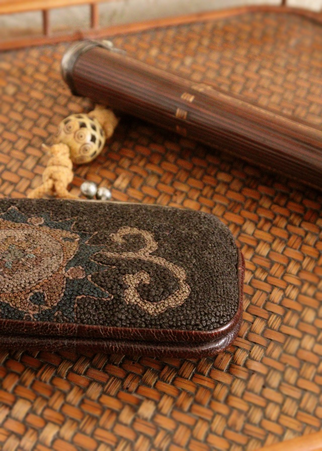 相良刺繍 煙草入れ 竹細工キセルケース アンティーク 装身具 透かし
