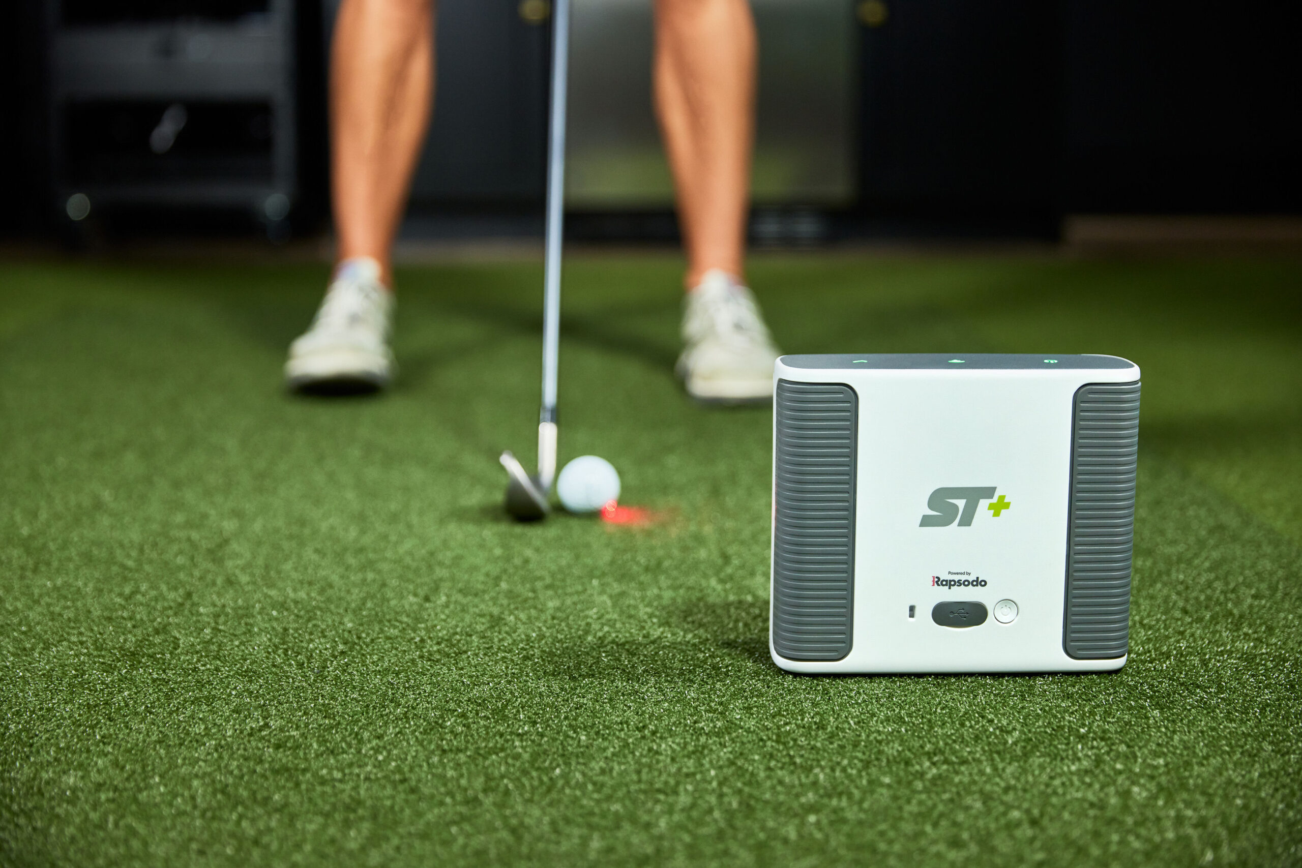 弾道測定機・シミュレーションゴルフとしても話題のゴルフ弾道測定器