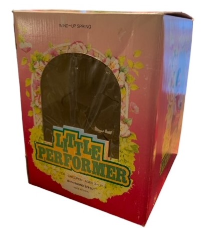 LITTLE PERFORMER ゼンマイ式鉄琴ブリキ 昭和おもちゃ 女の子 お人形