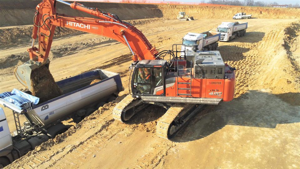 Hitachi ZX490LCH-7, born to produce - Powertrain International