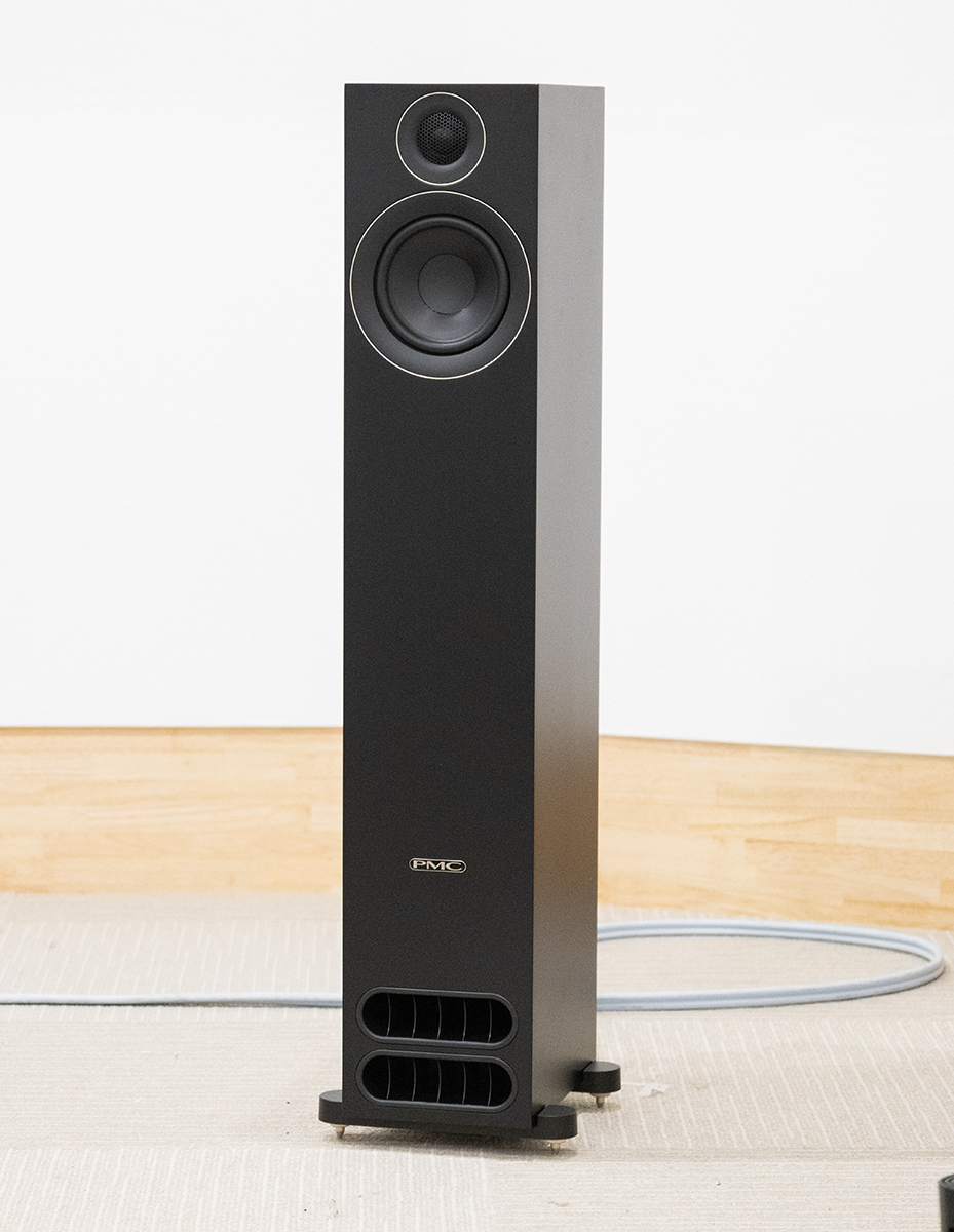 スピーカー開発の要、“低域処理”に英国の名門・PMCが出した解がこれだ