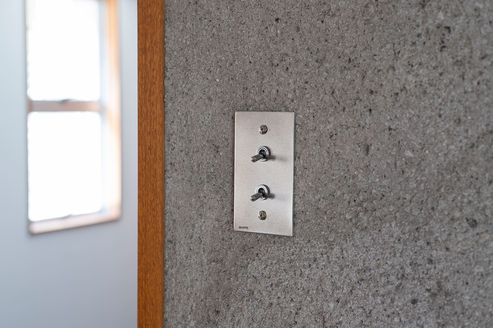 トグルスイッチ プレート06-11 | LT-PS002-20-G141 | スイッチ | 照明