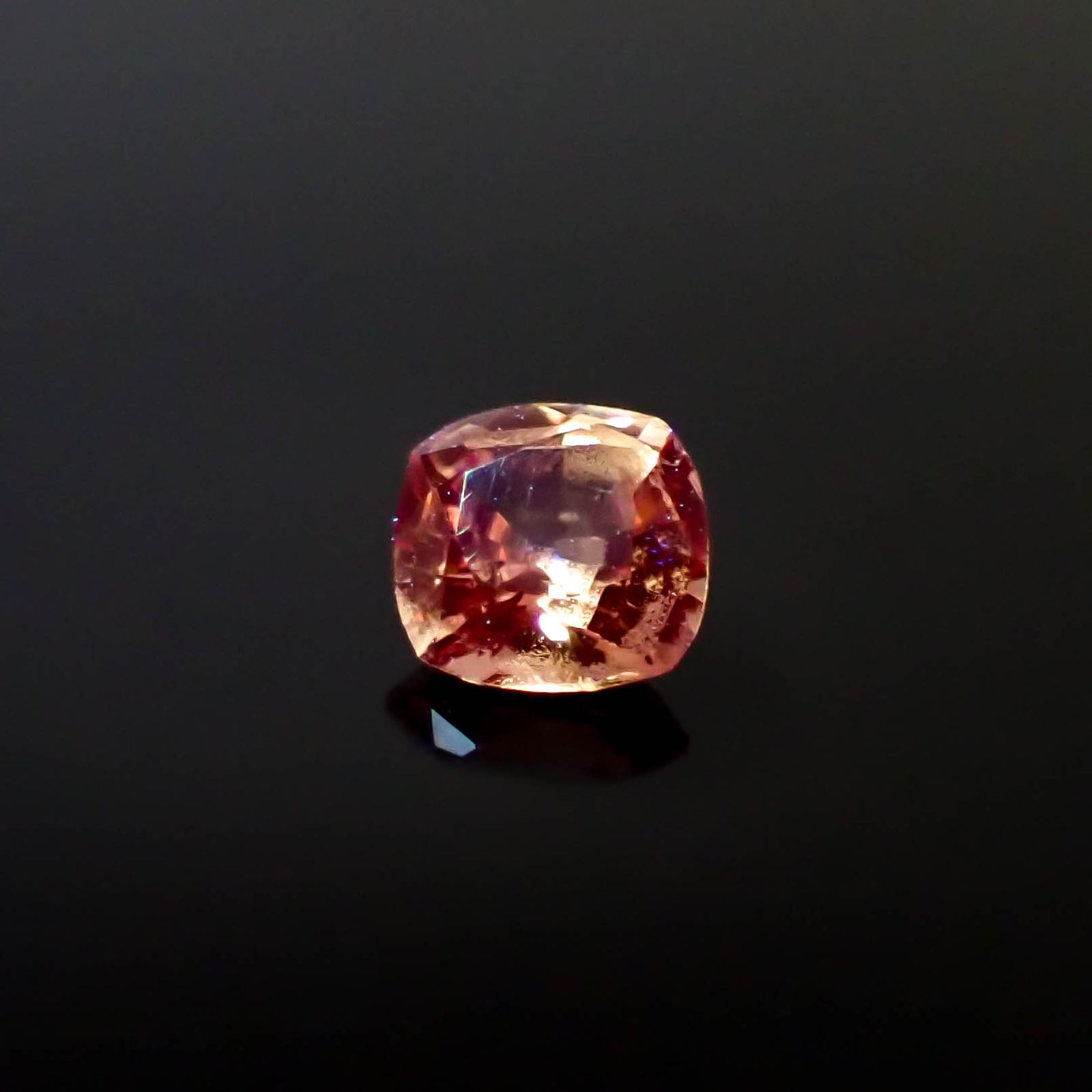 オレンジスピネル(宝石名スピネル)タンザニア産 識別済 0.40ct / 4.5x4
