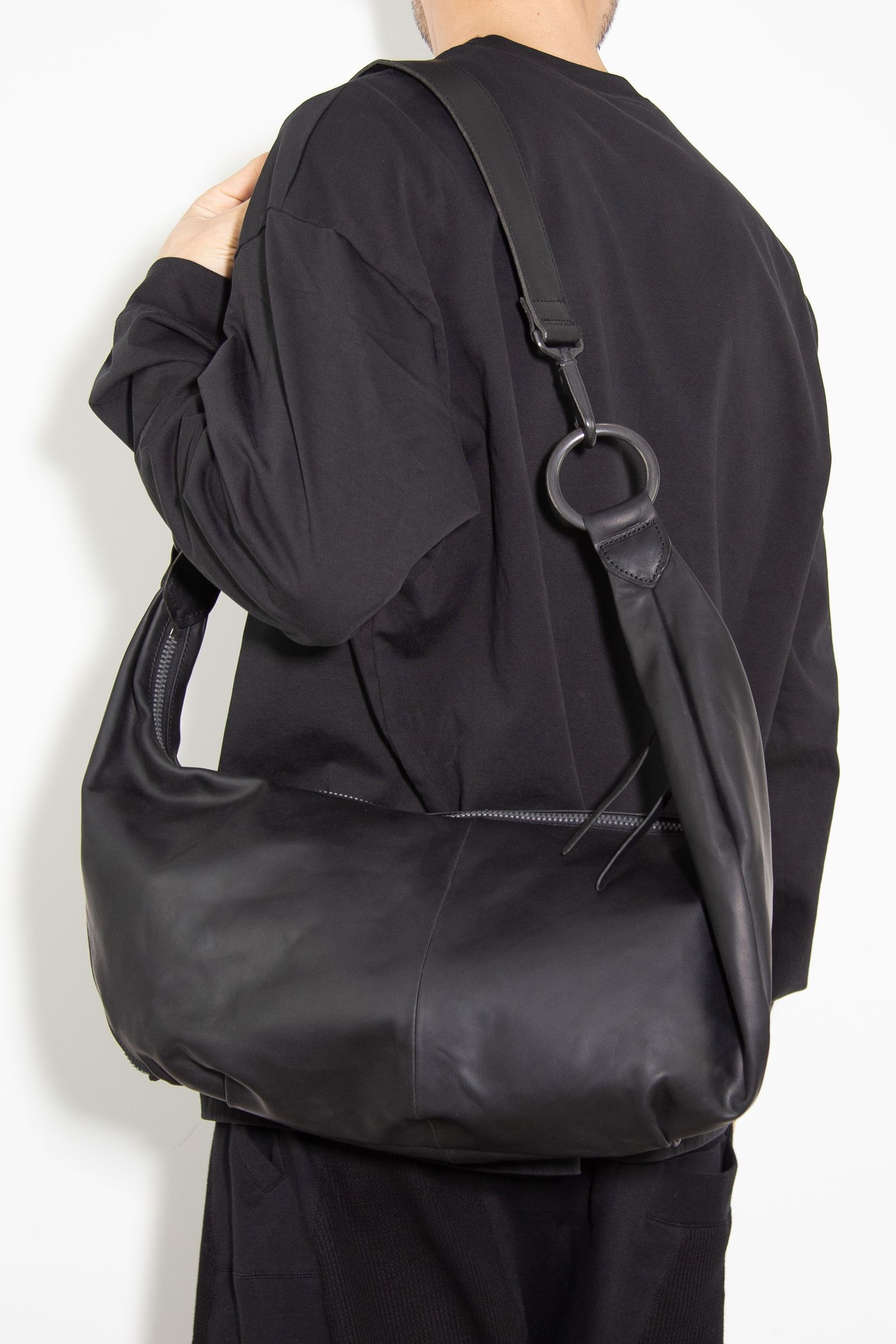 ISAMU KATAYAMA BACKLASH - GUIDI CALF SHOULDER BAG【LARGE