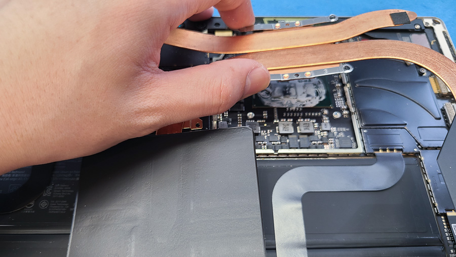 Surface Pro(第5世代) 充電ができない症状の修理【即日対応