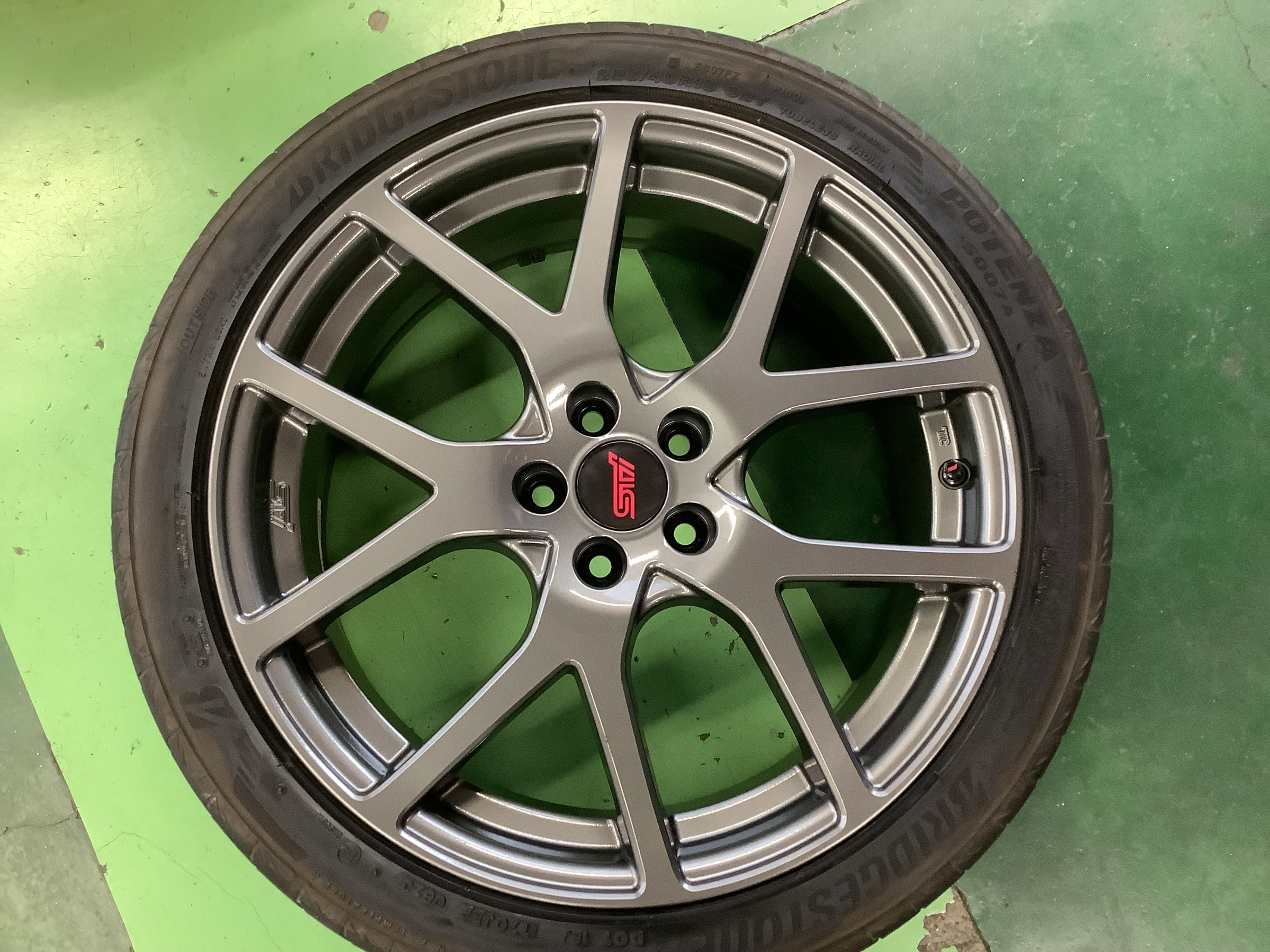 スバル インプレッサスポーツワゴン ホイール交換 純正→STI | 店舗お