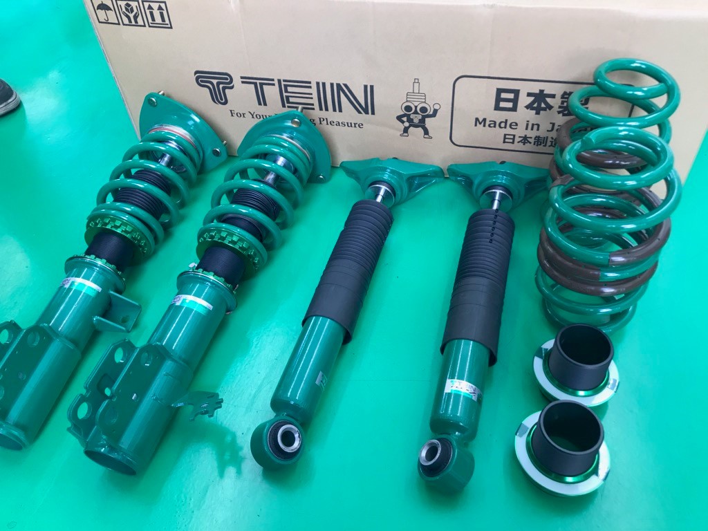 TOYOTA カムリHV（AXVH70） TEIN FLEZ Z 車高調取付 | 店舗おススメ