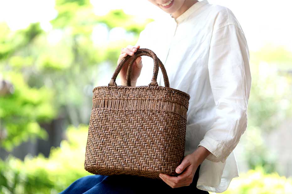 国産】山ぶどう上窓楕円手提げ籠バッグ | 虎斑竹専門店 竹虎