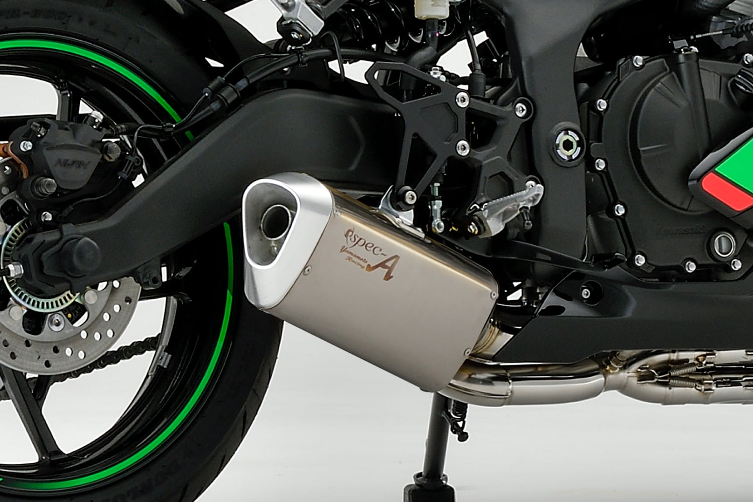 全域での出力向上！公道走行可能なヤマモトレーシングのZX-25R用チタン