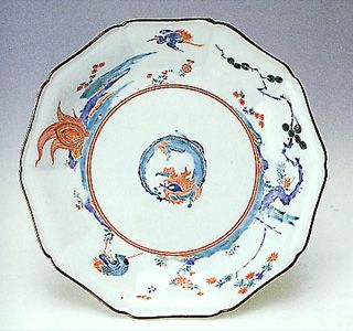 色絵吉祥文輪花皿（柿右衛門様式）